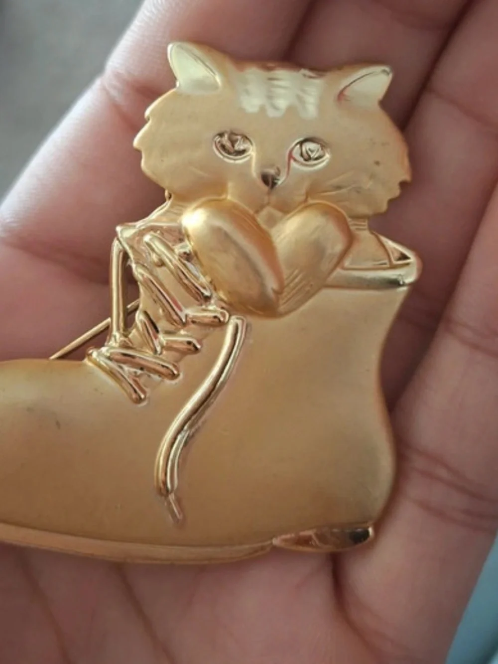 Gold Cat-in-Boot Pet Pin — Decorative Accessory